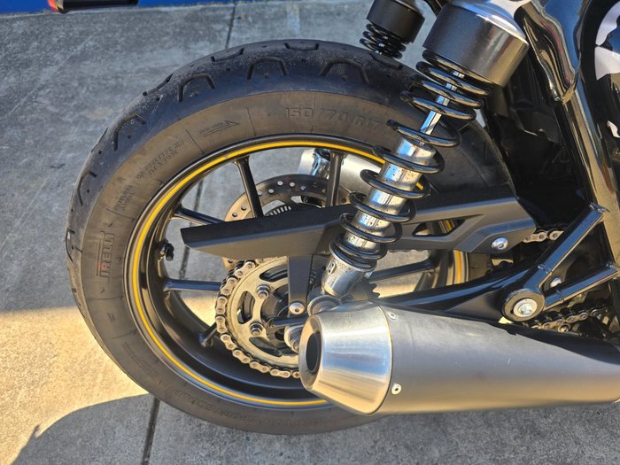 2017 TRIUMPH STREET CUP Yellow
