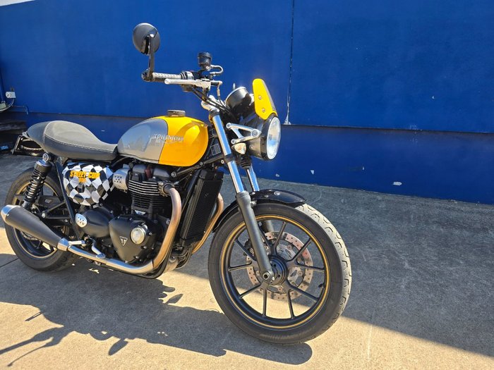 2017 TRIUMPH STREET CUP Yellow