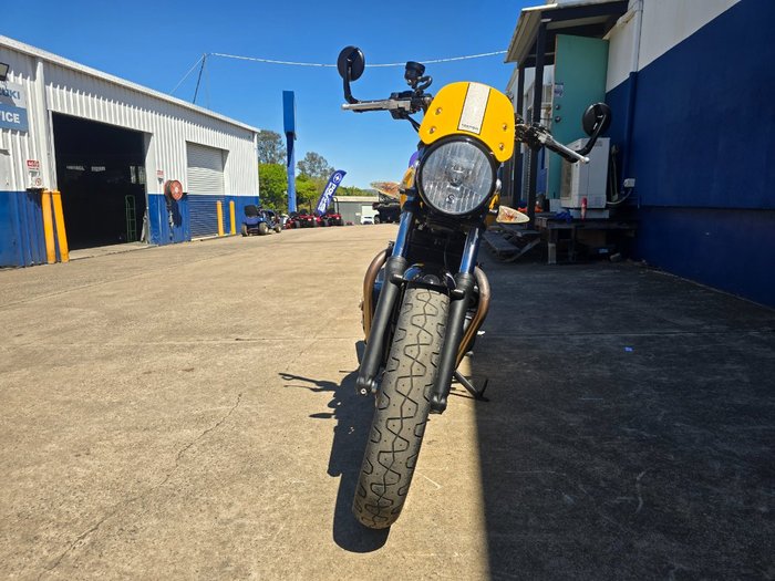 2017 TRIUMPH STREET CUP Yellow