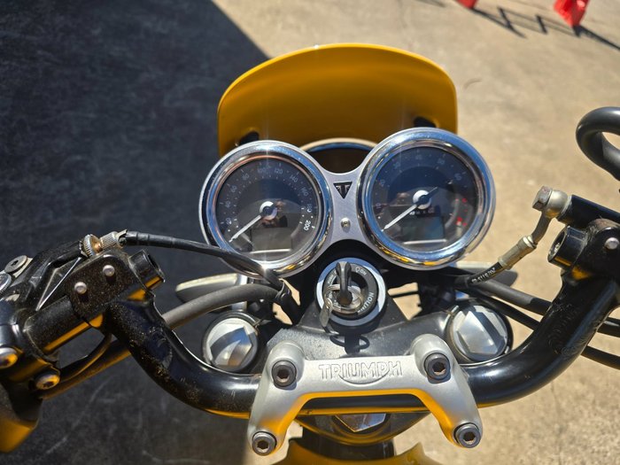 2017 TRIUMPH STREET CUP Yellow