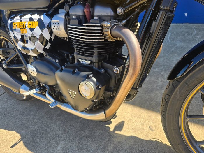 2017 TRIUMPH STREET CUP Yellow