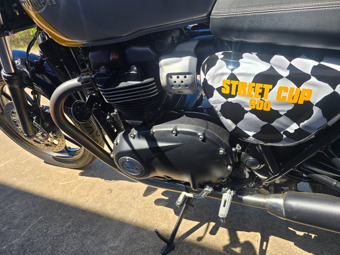 2017 TRIUMPH STREET CUP Yellow