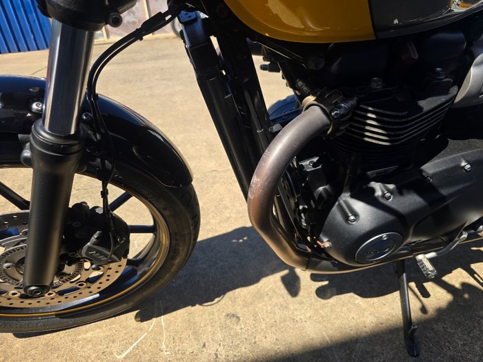 2017 TRIUMPH STREET CUP Yellow