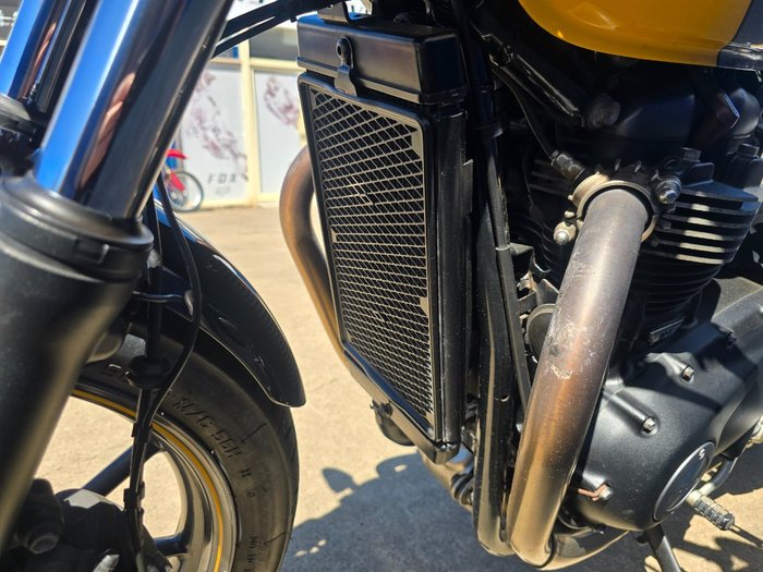 2017 TRIUMPH STREET CUP Yellow
