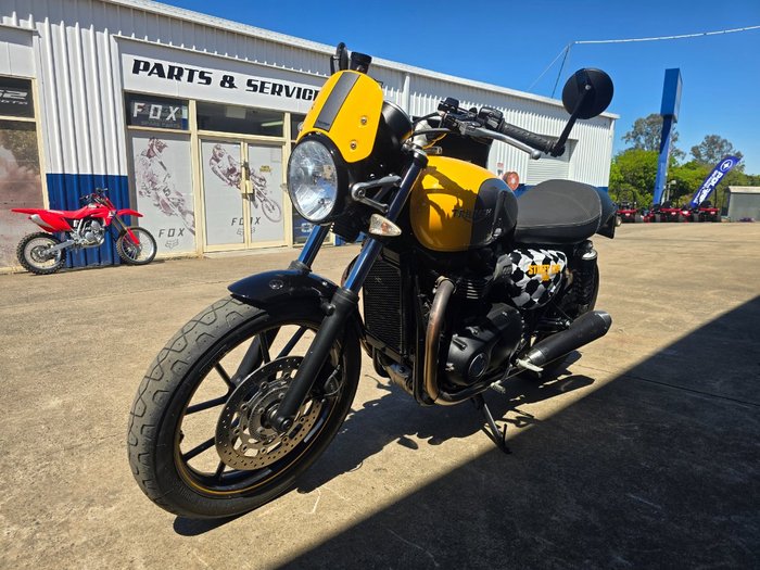 2017 TRIUMPH STREET CUP Yellow