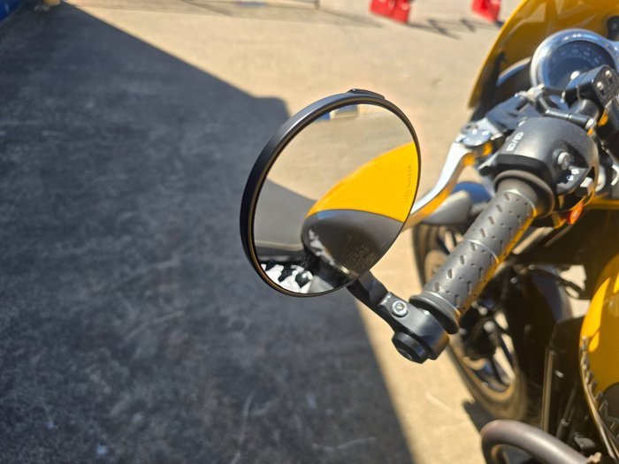 2017 TRIUMPH STREET CUP Yellow