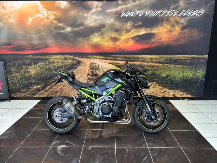 2018 Kawasaki ZR 900 BLACK
