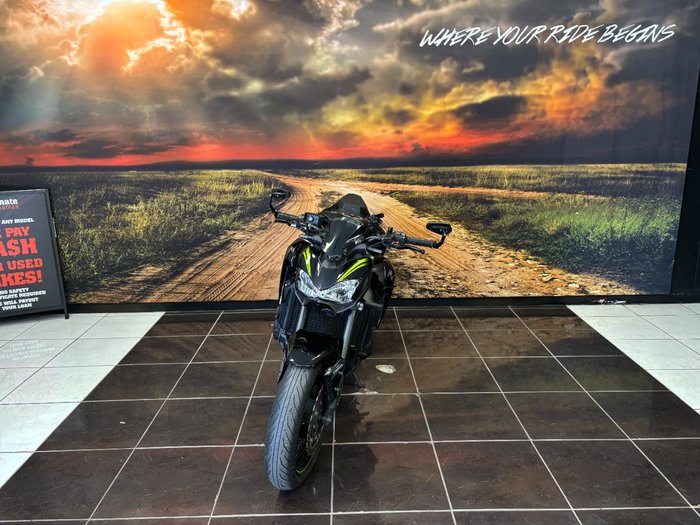 2018 Kawasaki ZR 900 BLACK