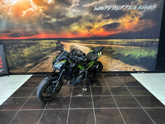 2018 Kawasaki ZR 900 BLACK