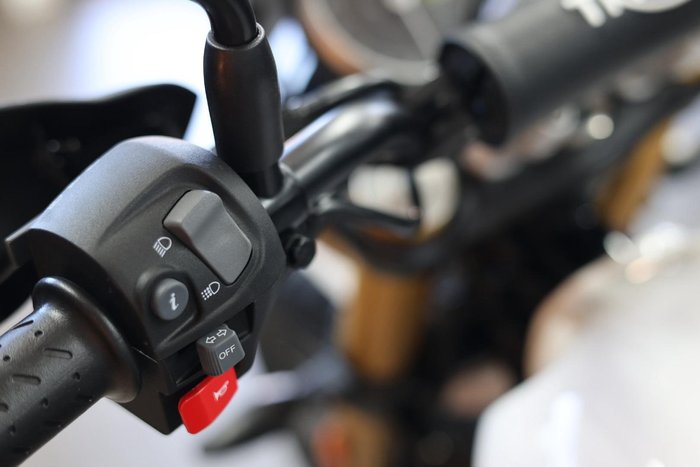 2025 Triumph Scrambler 400 XC Scrambler White