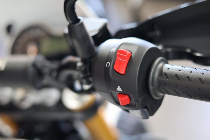 2025 Triumph Scrambler 400 XC Scrambler White