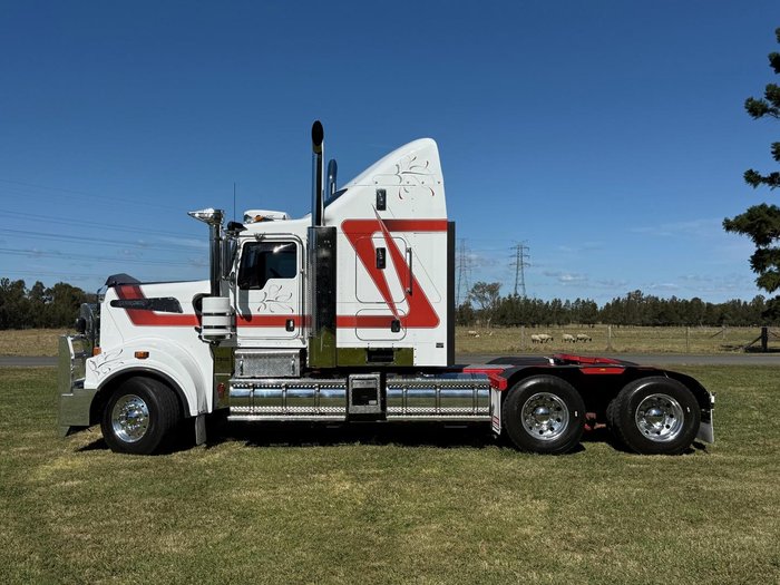 2017 Kenworth T909 140t - AUTO TRANS WHITE