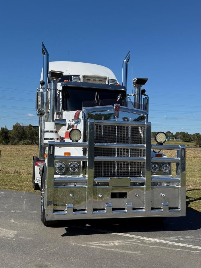 2017 Kenworth T909 140t - AUTO TRANS WHITE