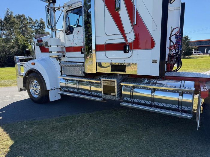 2017 Kenworth T909 140t - AUTO TRANS WHITE