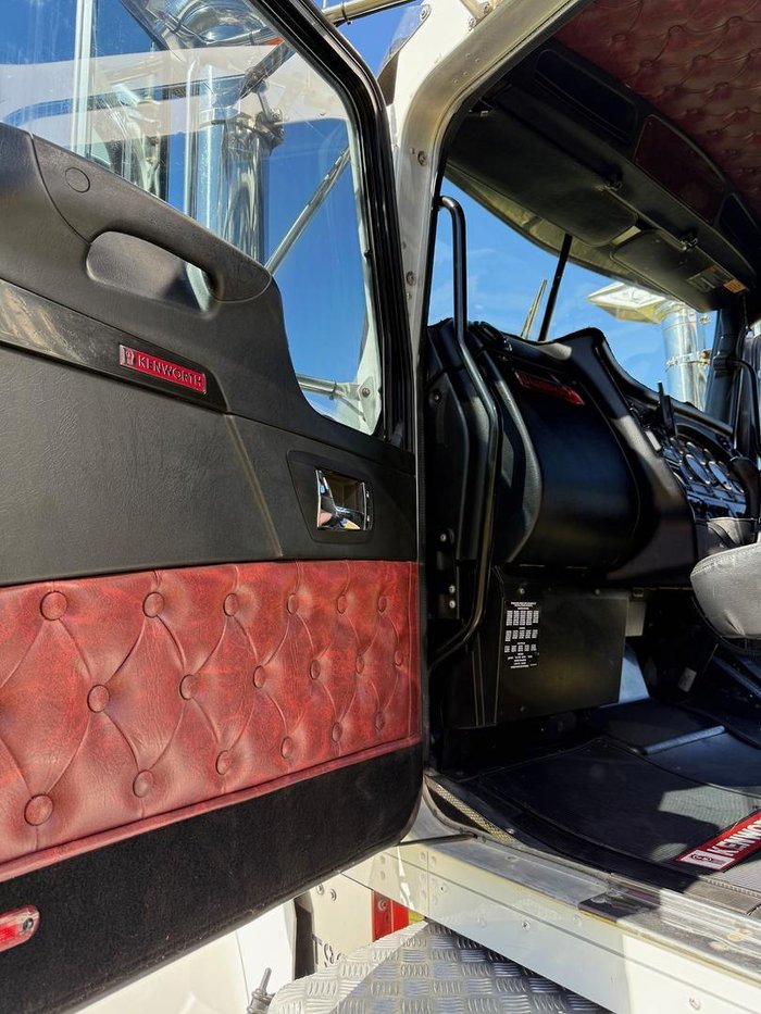 2017 Kenworth T909 140t - AUTO TRANS WHITE