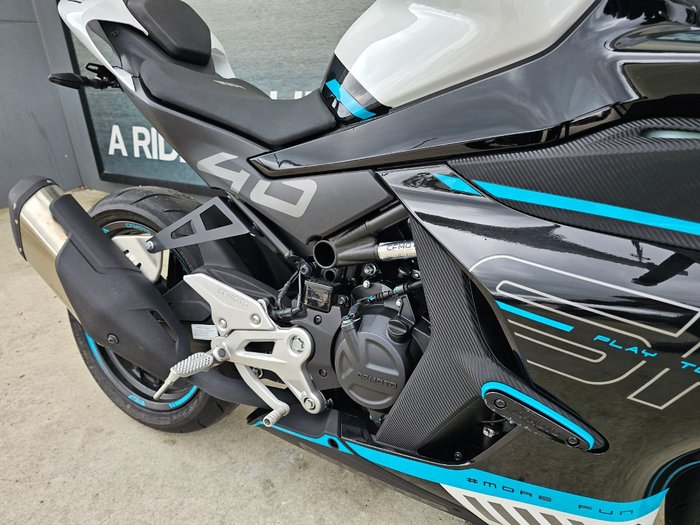 2023 CFMOTO 450 SR ABS