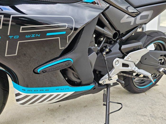 2023 CFMOTO 450 SR ABS
