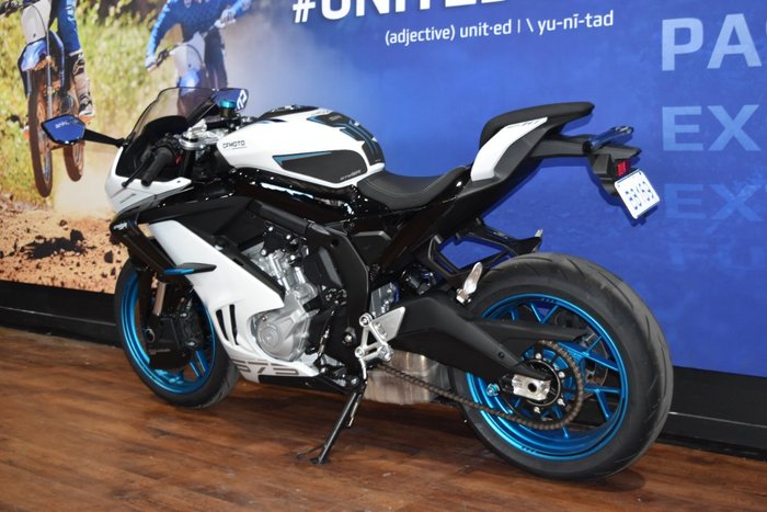 2025 CFMOTO 675 SR-R White