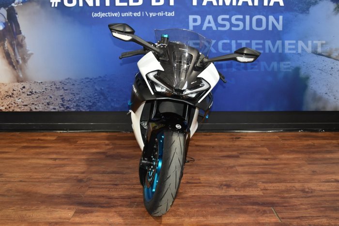 2025 CFMOTO 675 SR-R White