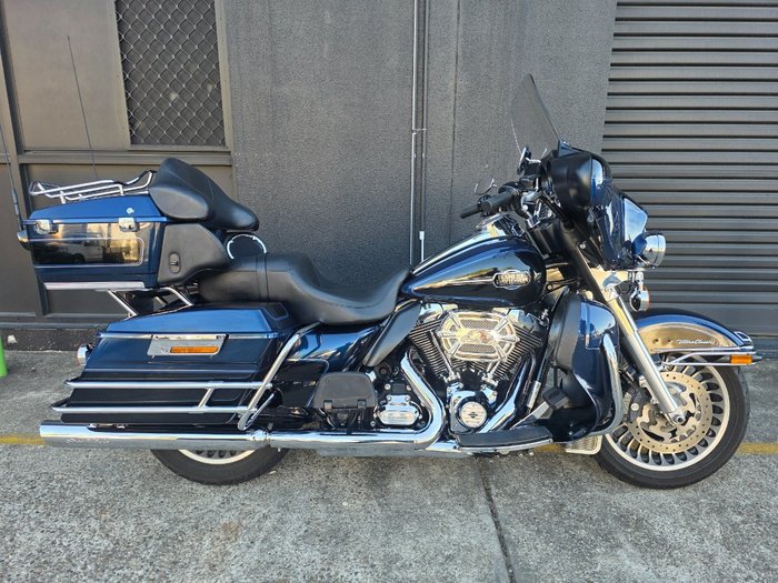 2013 HARLEY-DAVIDSON FLHTCU U/C ELECTRA GLIDE BLUE