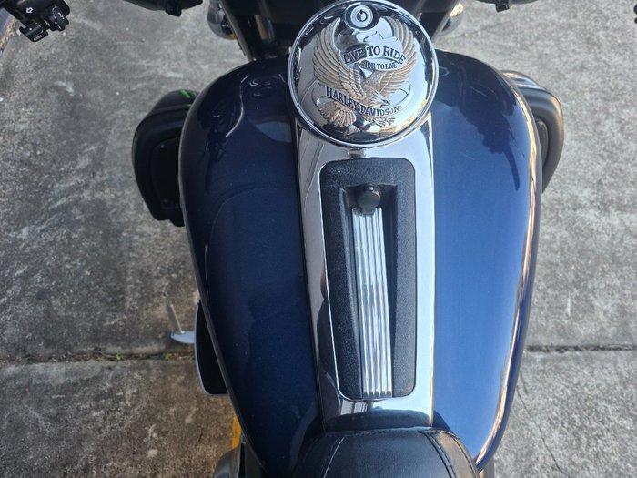 2013 HARLEY-DAVIDSON FLHTCU U/C ELECTRA GLIDE BLUE