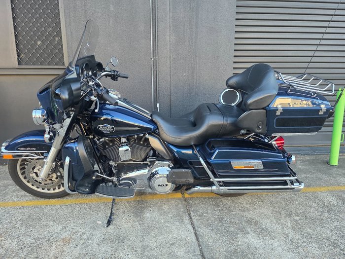 2013 HARLEY-DAVIDSON FLHTCU U/C ELECTRA GLIDE BLUE