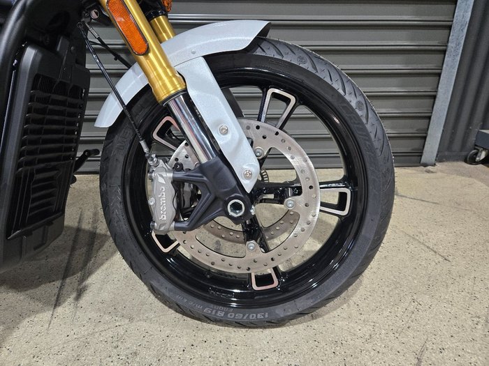 2025 INDIAN SCOUT 101 LIMITED GHOST WHITE METALLIC