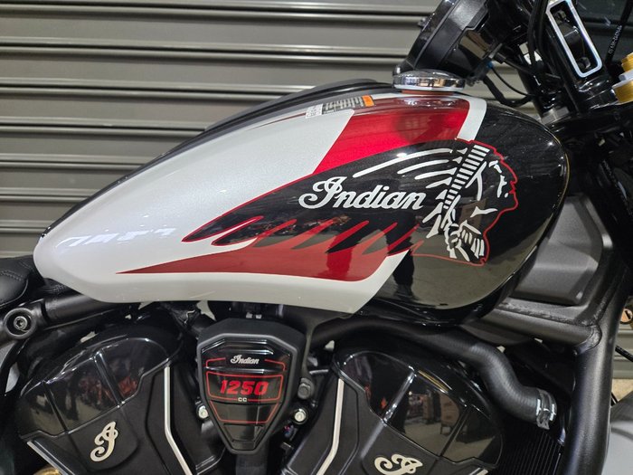 2025 INDIAN SCOUT 101 LIMITED GHOST WHITE METALLIC