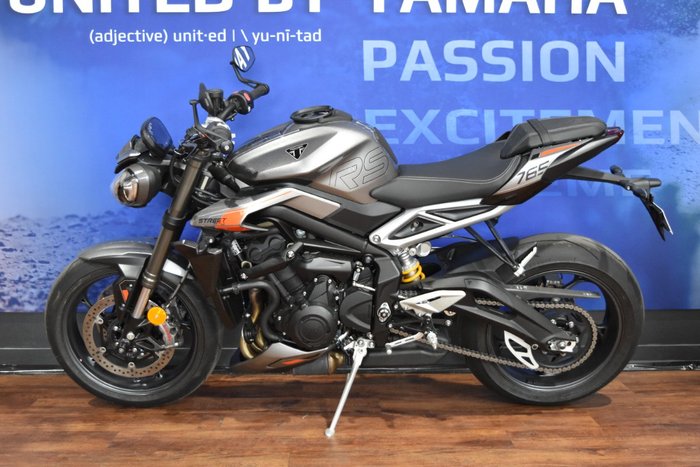 2023 TRIUMPH STREET TRIPLE RS Silver