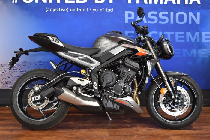 2023 TRIUMPH STREET TRIPLE RS Silver
