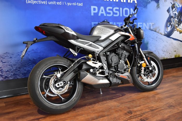 2023 TRIUMPH STREET TRIPLE RS Silver