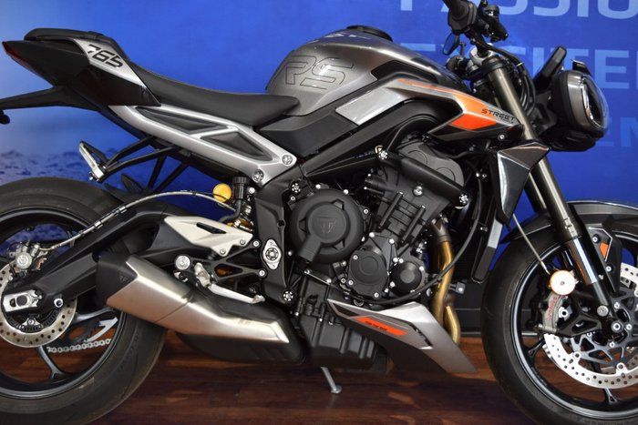 2023 TRIUMPH STREET TRIPLE RS Silver
