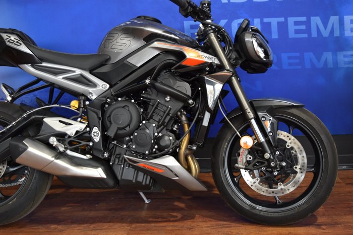 2023 TRIUMPH STREET TRIPLE RS Silver