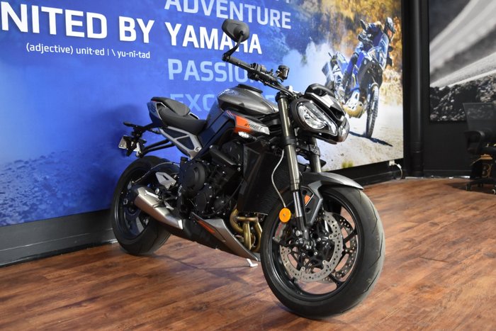 2023 TRIUMPH STREET TRIPLE RS Silver