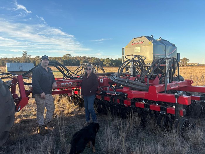 0 SERAFIN ECOSOW 632 SINGLE DISC SEEDER WITH GASON BIN NEW RED