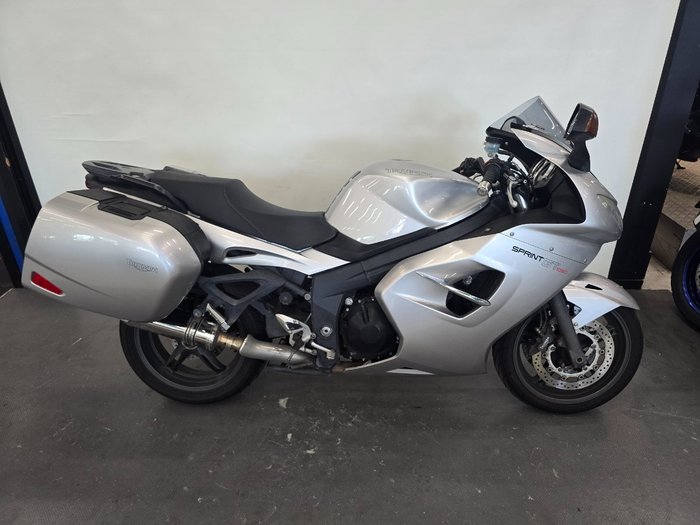 Triumph 2011 TRIUMPH 1050CC SPRINT GT SILVER