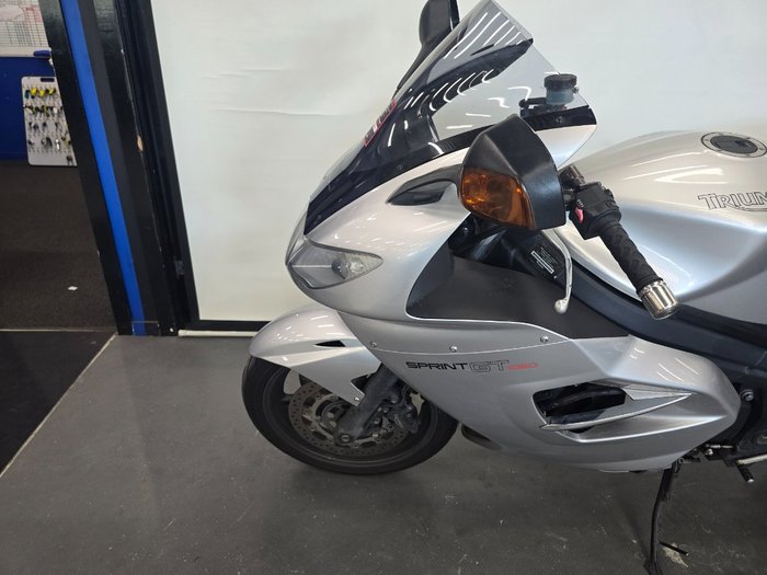 Triumph 2011 TRIUMPH 1050CC SPRINT GT SILVER
