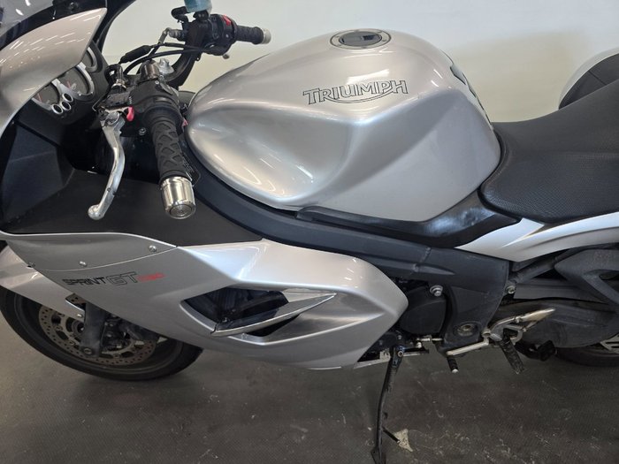 Triumph 2011 TRIUMPH 1050CC SPRINT GT SILVER