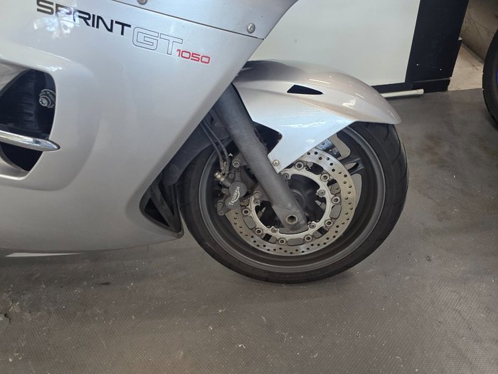 Triumph 2011 TRIUMPH 1050CC SPRINT GT SILVER