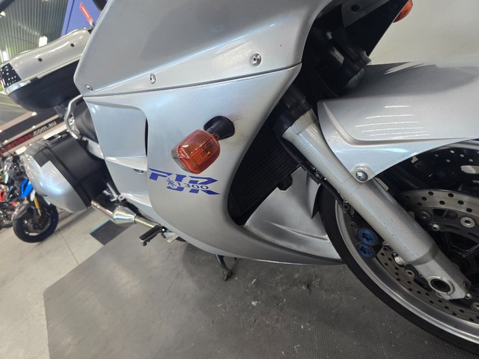 2002 Yamaha FJR1300 SILVER