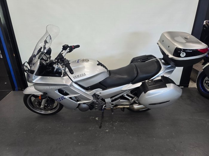 2002 Yamaha FJR1300 SILVER