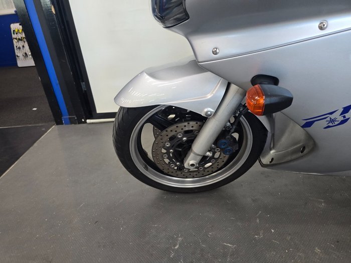 2002 Yamaha FJR1300 SILVER