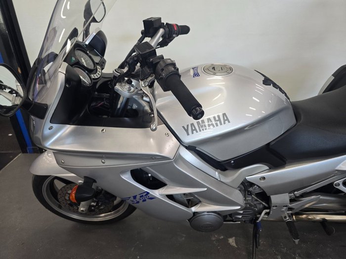 2002 Yamaha FJR1300 SILVER
