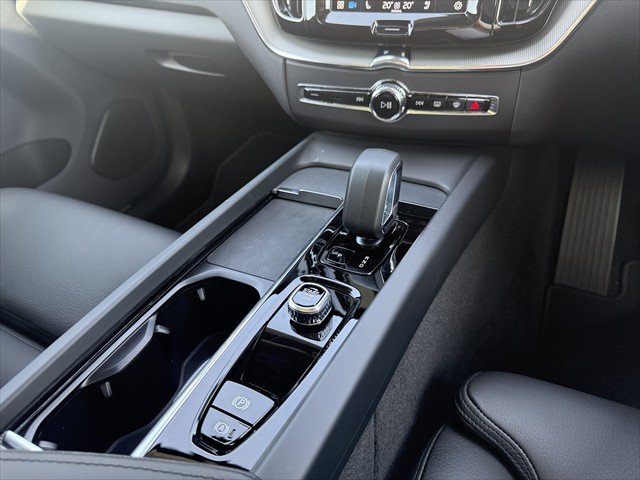 2024 Volvo XC60 Plus B5