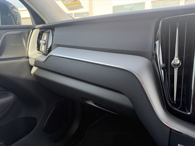 2024 Volvo XC60 Plus B5