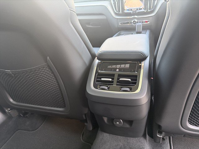 2024 Volvo XC60 Plus B5