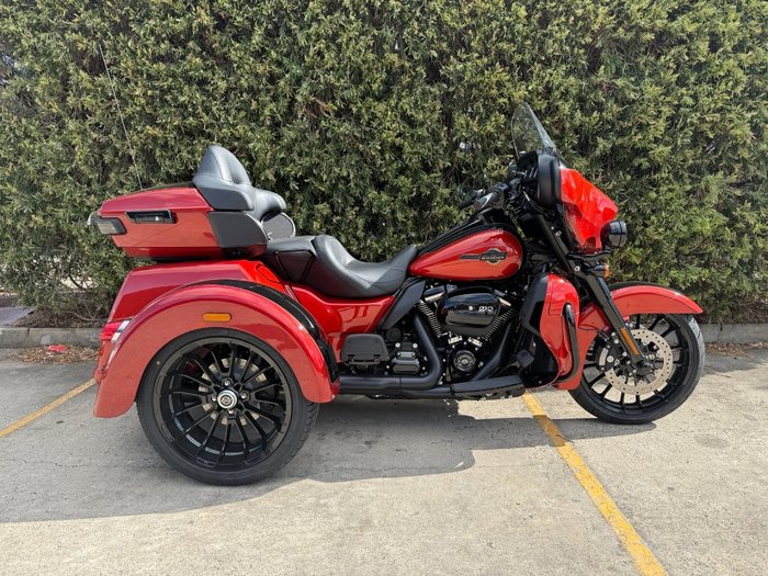 2025 Harley-davidson FLHTCUTG TRI GLIDE U/CLC 114 Black