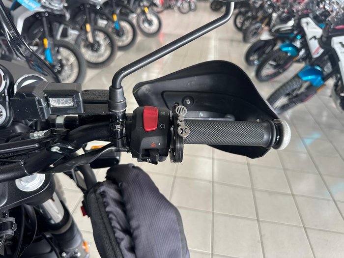 2021 Royal Enfield Himalayan E5 Premium Himalayan Black