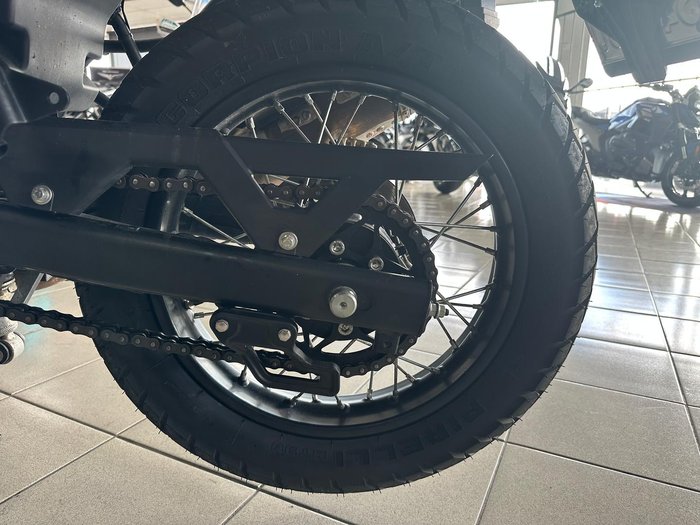 2021 Royal Enfield Himalayan E5 Premium Himalayan Black