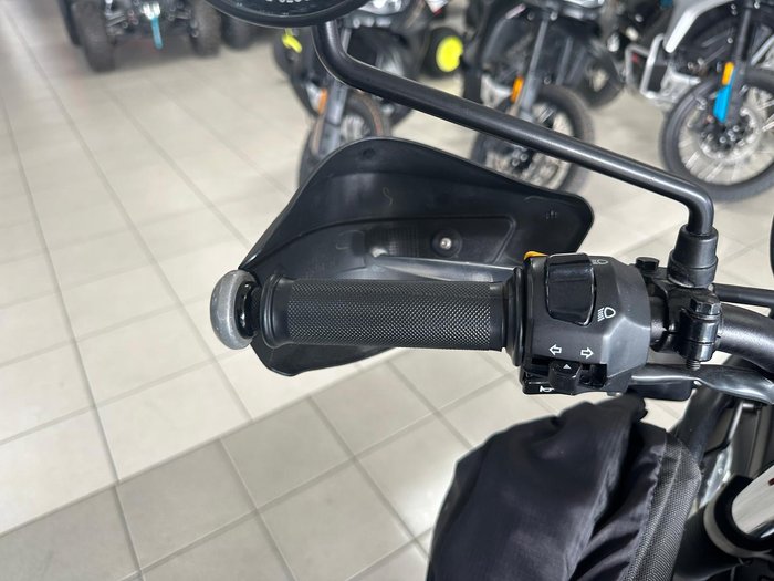 2021 Royal Enfield Himalayan E5 Premium Himalayan Black